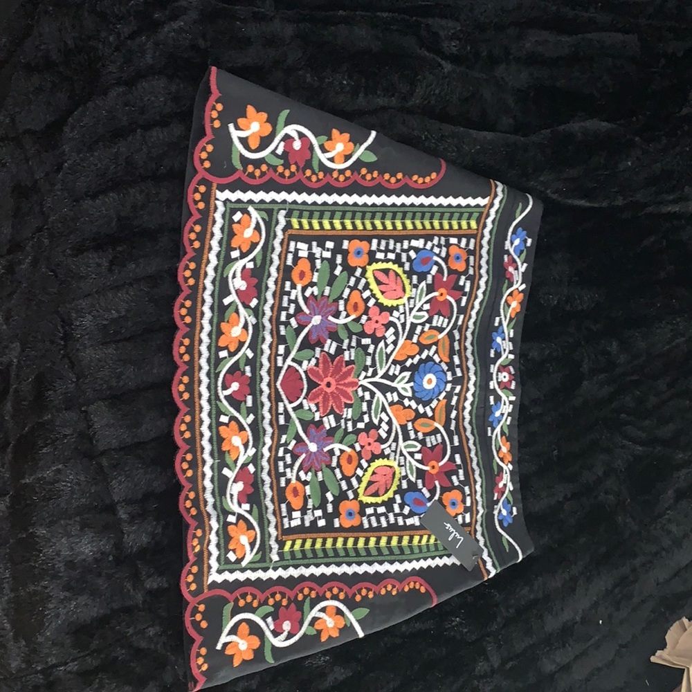 Lulus embroidery skirt ❤️🧡💙🤍💚💛💜